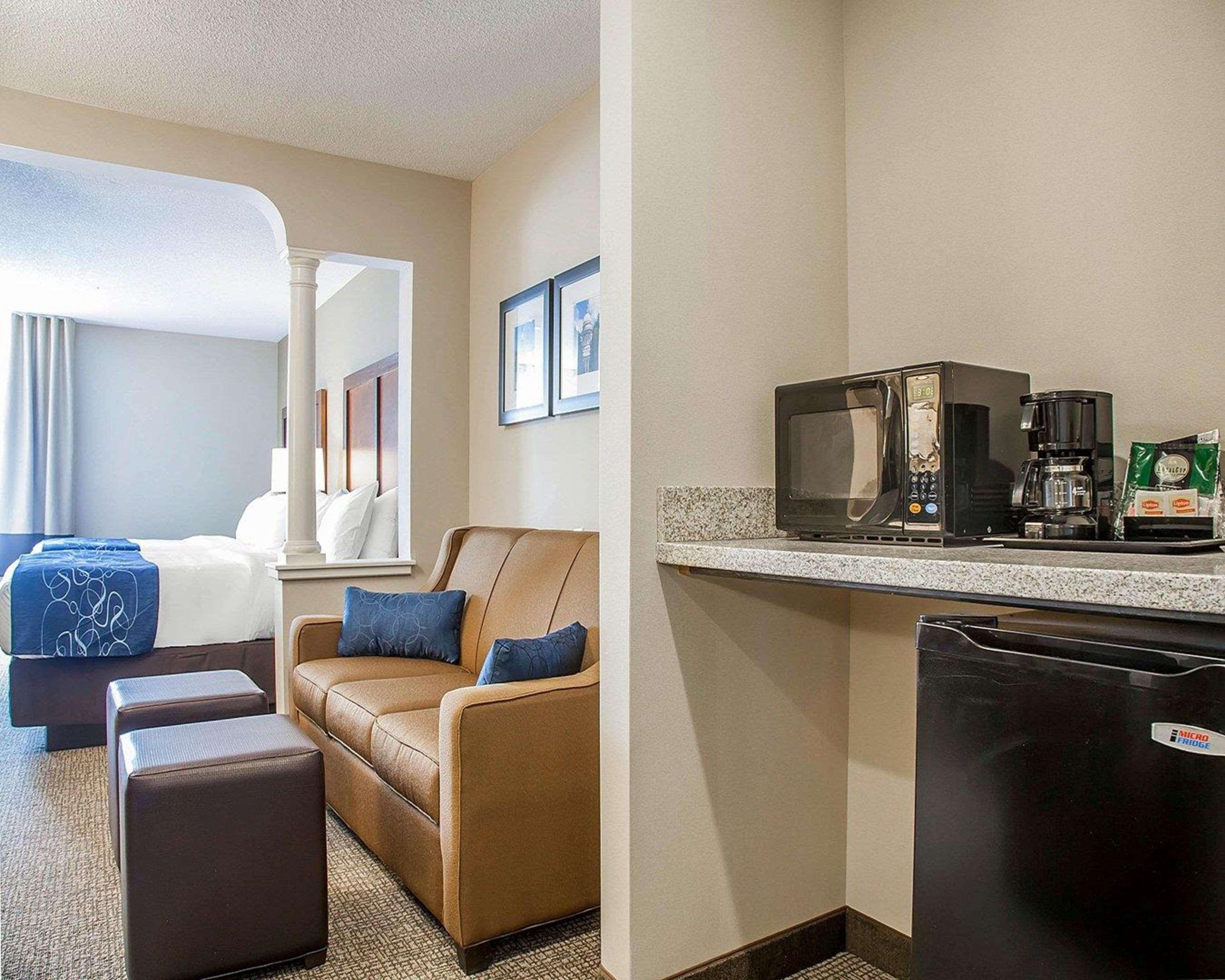 Comfort Suites West Warwick - Providence Exterior foto