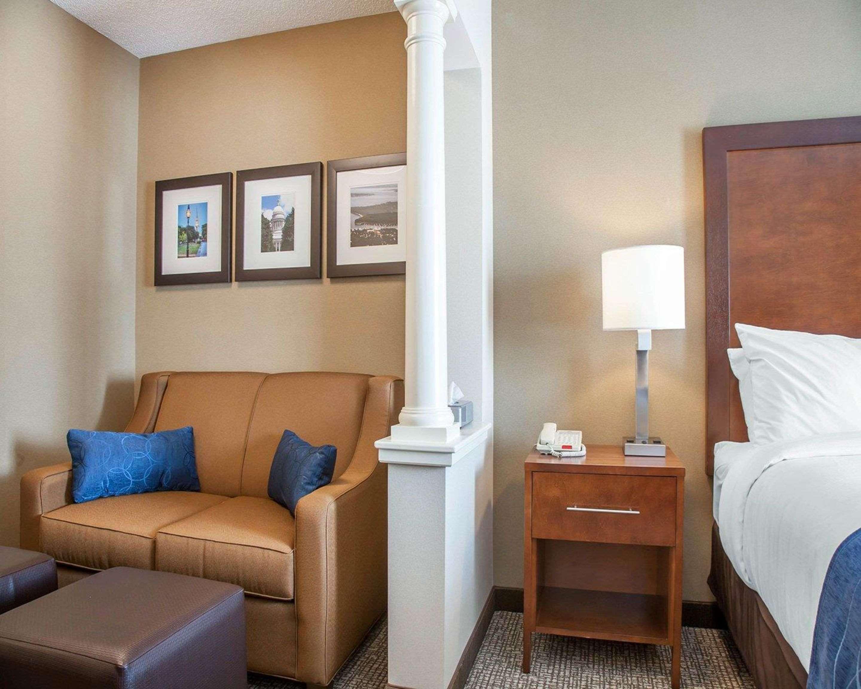 Comfort Suites West Warwick - Providence Exterior foto