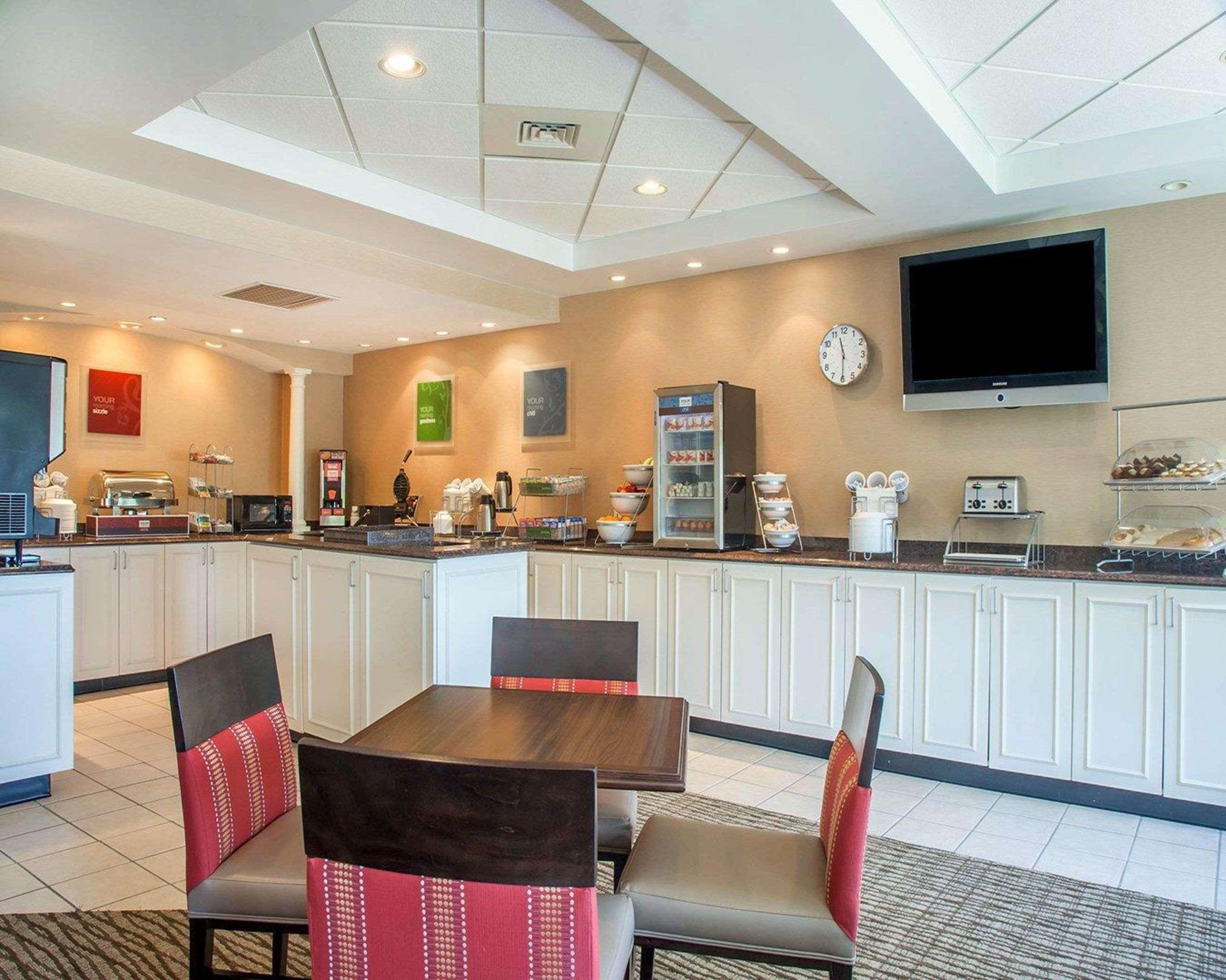 Comfort Suites West Warwick - Providence Exterior foto